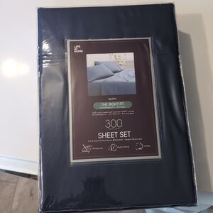 BNWT life at home navy blue queen 100% cotton 300 thread count Sheet set